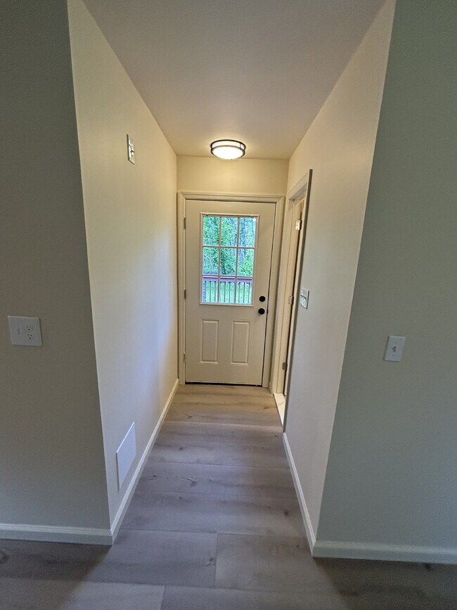Building Photo - Newly renovated 2 Bedroom home!