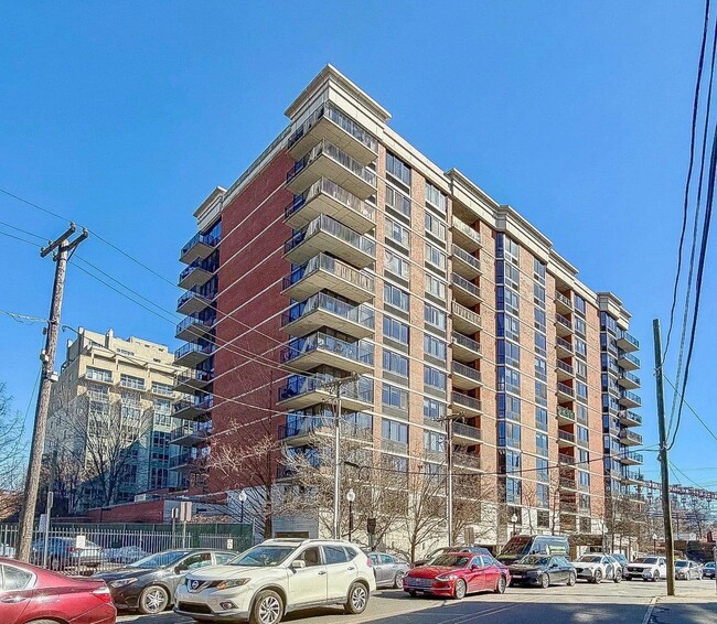 Building Photo - 700 Grove St