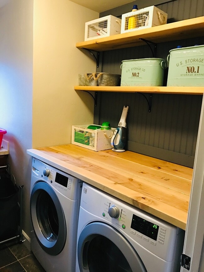 Building Photo - Spacious 4-Bed + Loft, 2.5-Bath Home with Stunning Mountain Views