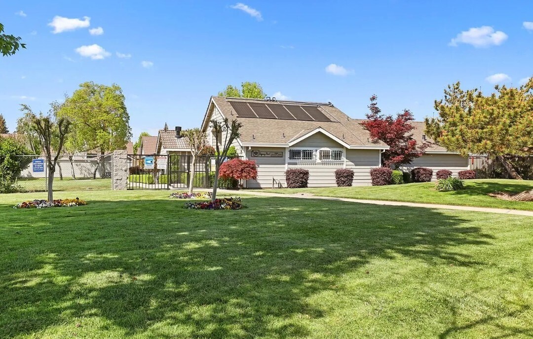 Building Photo - 2337 St Lawrence Ln