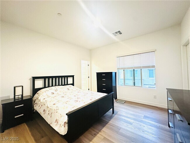 Building Photo - 600 Carriage Hill Dr