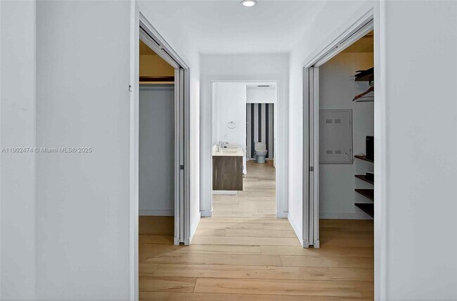 Building Photo - 480 NE 31st St