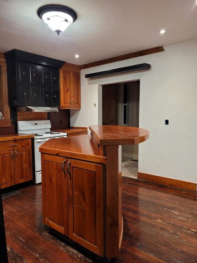 Primary Photo - 3 Bedroom/2 Bathroom Salt Lake City