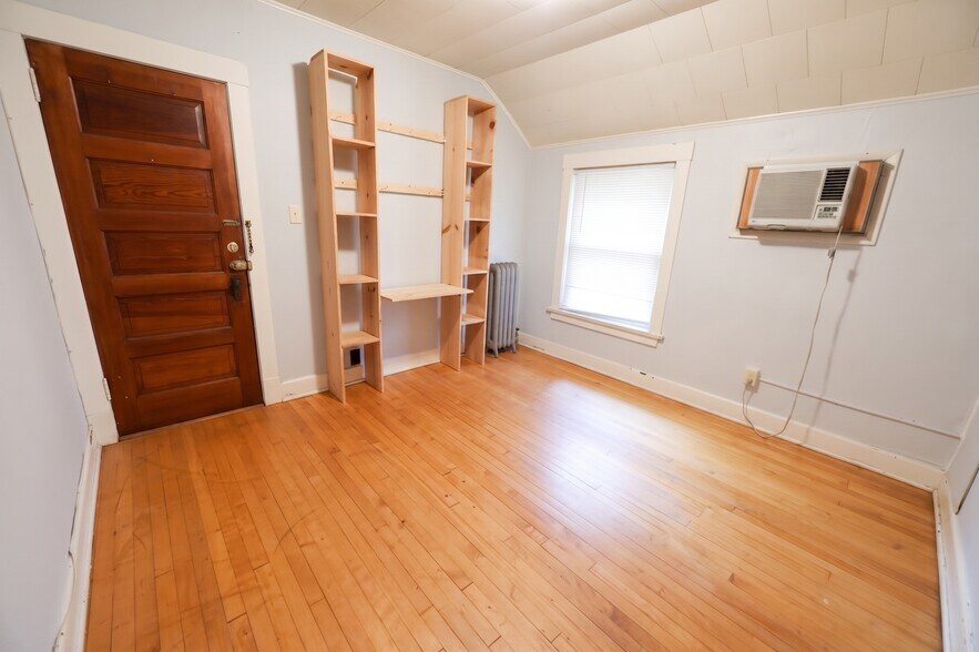 Building Photo - 410 W Mifflin St