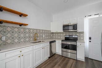 Building Photo - 637 E Anderson St