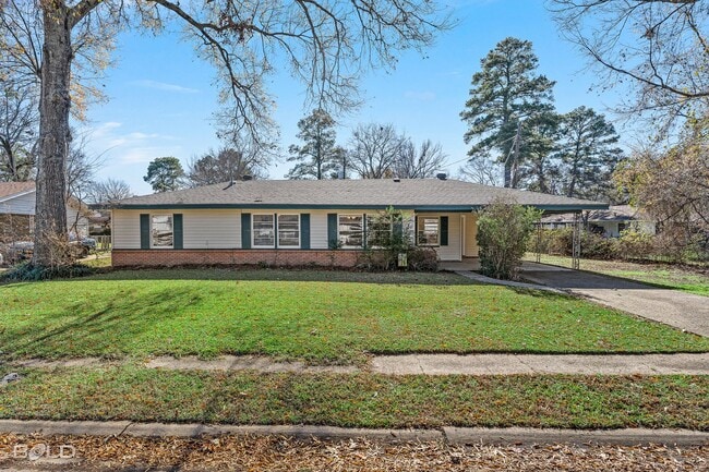 Building Photo - 3 bedroom 1 bath Southern Charm