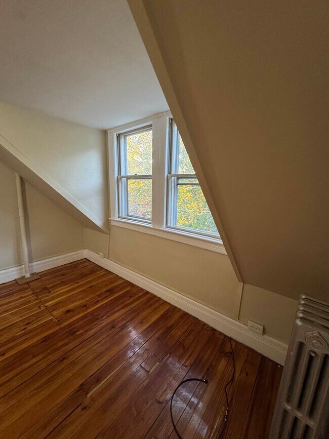 Building Photo - Charming 1-Bedroom Apartment in Russell, MA