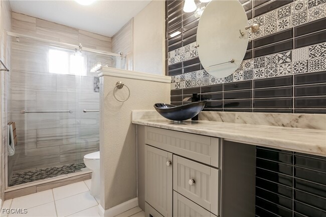 Building Photo - 7509 Mesa St