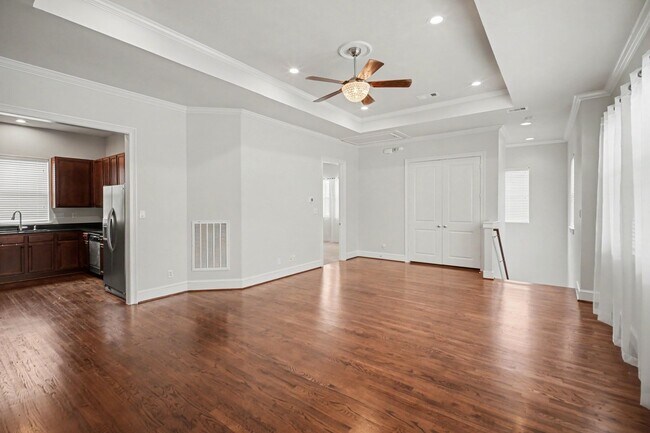 Building Photo - 1744 W 25th St