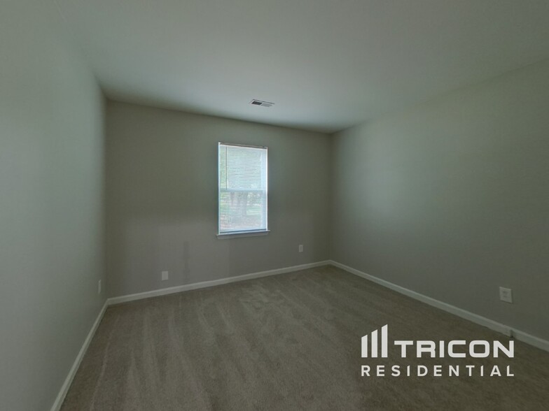 Building Photo - 10723 Spruce Knob Ln