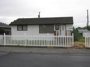 Building Photo - House for Rent