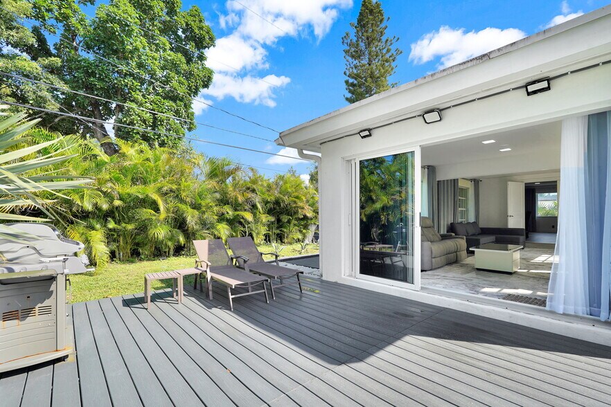 Building Photo - 1420 S 24th Ter