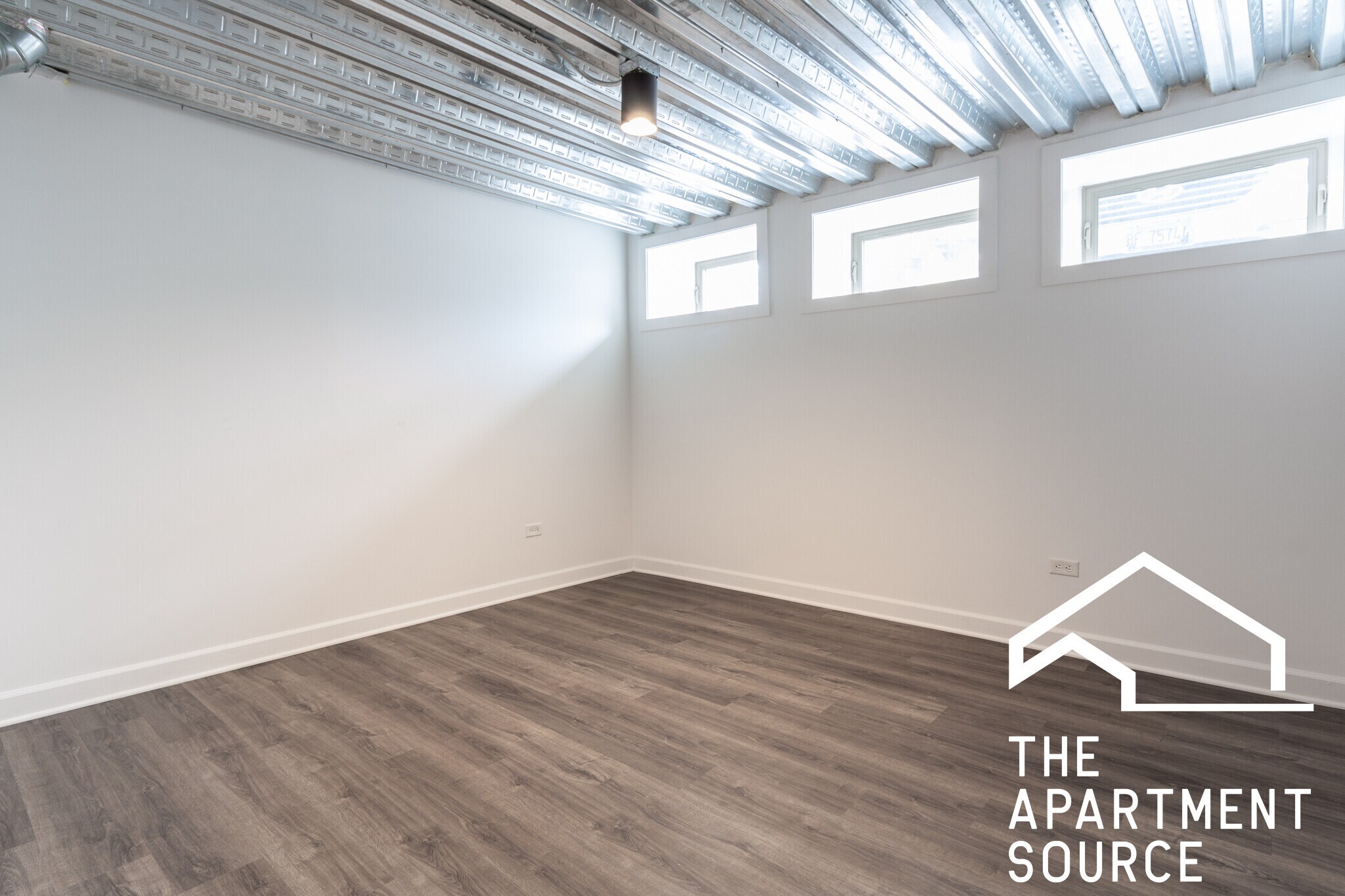 Building Photo - 932 W Dakin St