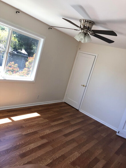 Building Photo - 1031 Hudson St