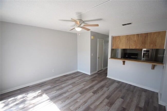 Building Photo - 1821 Crystal Grove Dr