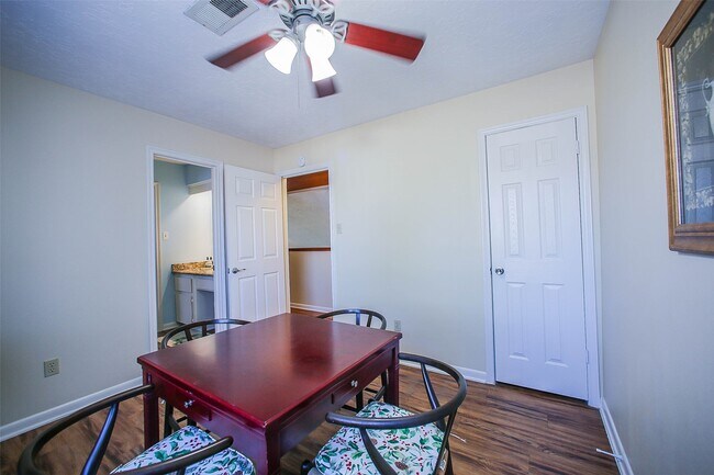 Building Photo - 9511 Sharpcrest St