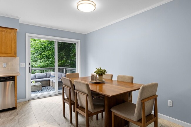 Building Photo - Beautiful End Unit Townhome in Weatherhill Farms