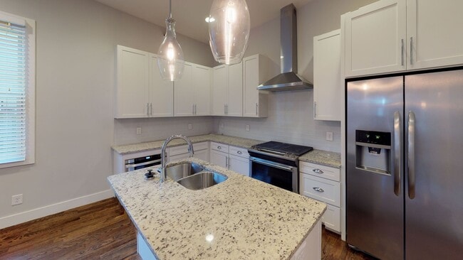 Building Photo - Beautiful 4 Bedroom East Nashville Duplex!