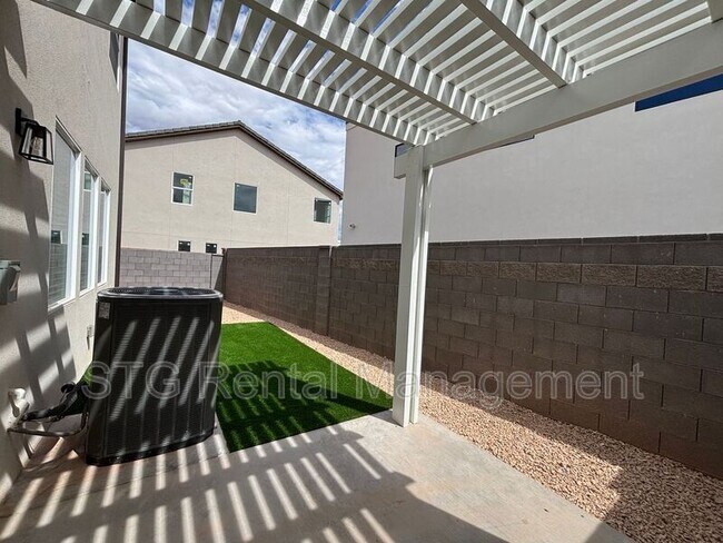 Building Photo - 879 S 4380 W