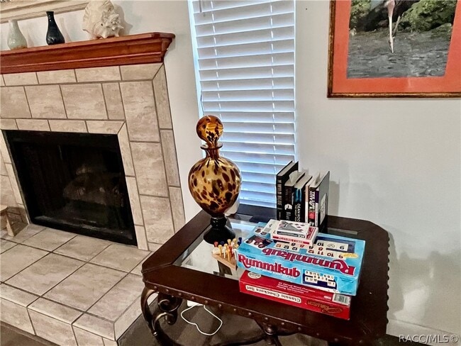 Building Photo - 801 N Country Club Dr