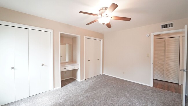 Building Photo - FOR LEASE! 2 Bedroom - 1 Bath - Upstairs U...