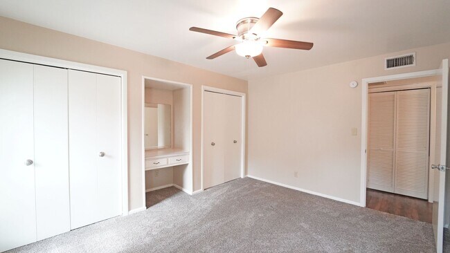 Building Photo - MOVE IN SPECIAL!! FOR LEASE! 2 Bedroom - 1 Bath -  Town House Apartments!