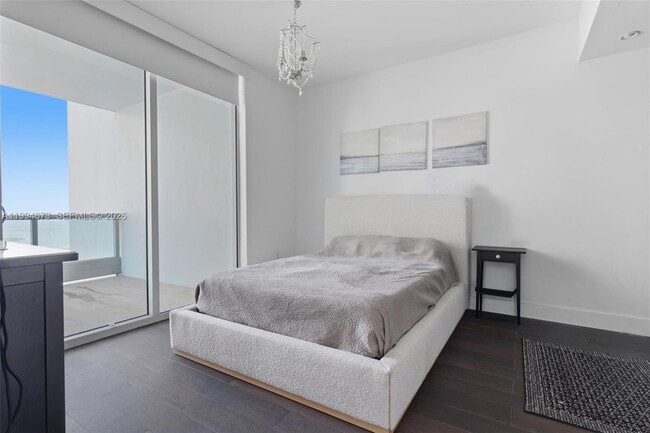 Building Photo - 900 Biscayne Blvd