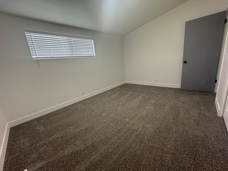 Building Photo - 2171 W Kirkham Way