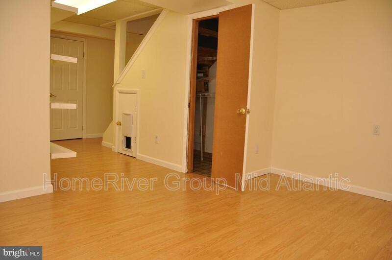 Building Photo - 6043 Rowanberry Dr