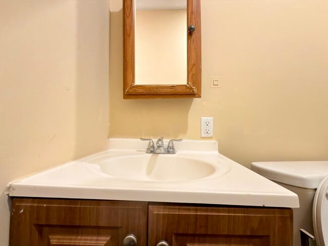 Building Photo - 90 Vernon St