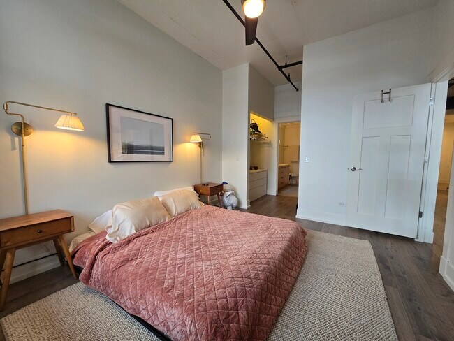 Building Photo - 212 E Cullerton St