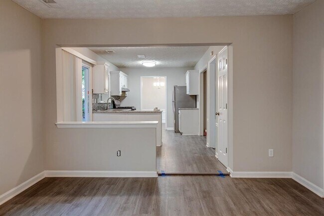 Building Photo - 4940 Tanners Spring Dr