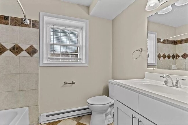 Building Photo - 23 Vaughan St