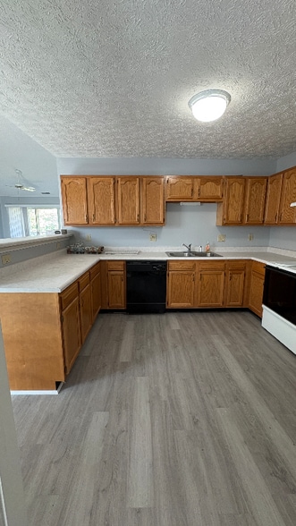 Building Photo - 4676 Court Yard Dr