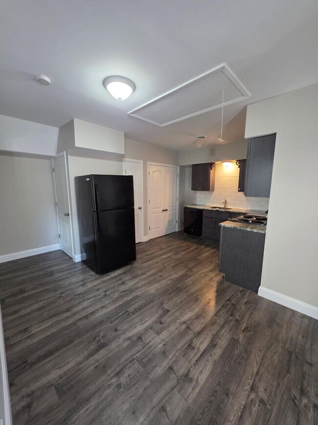 Building Photo - 2nd floor Apartment in Townsend