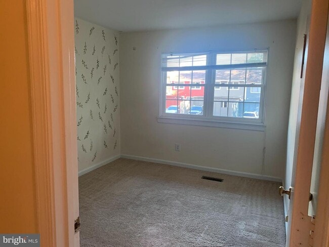 Building Photo - 133 Woodlake Dr