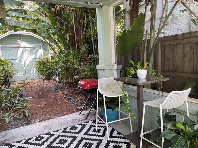 Building Photo - 27 NE 49th St