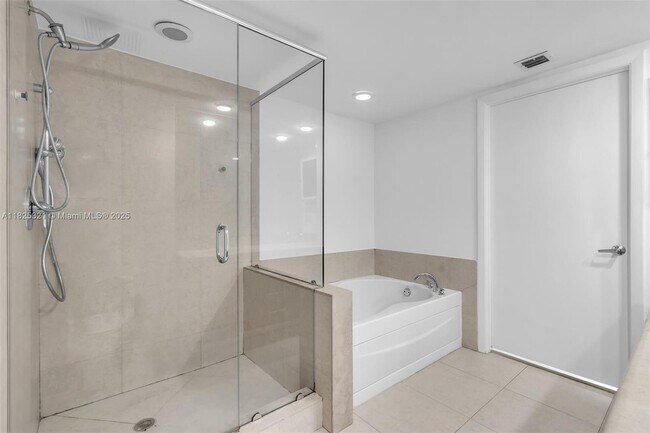 Building Photo - 50 Biscayne Blvd