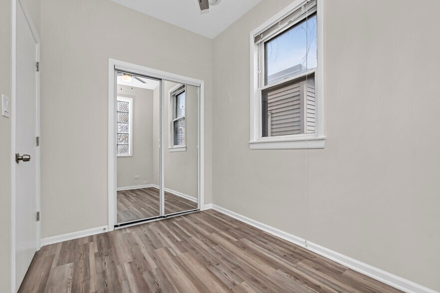 Building Photo - 1739 W Beach Ave