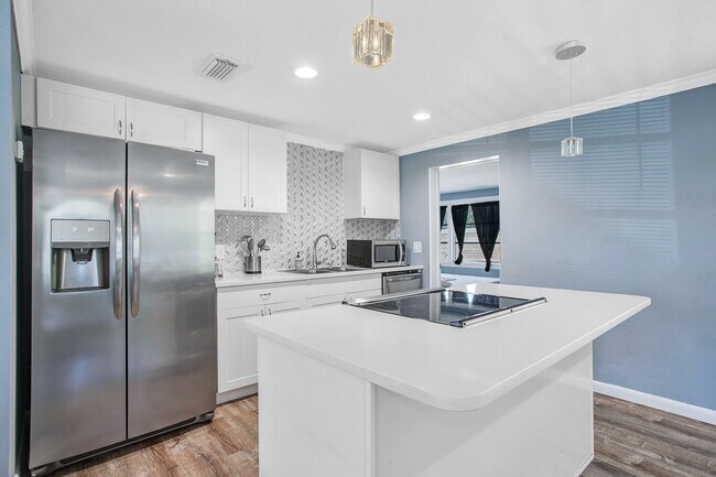 Building Photo - 2310 W Nassau St