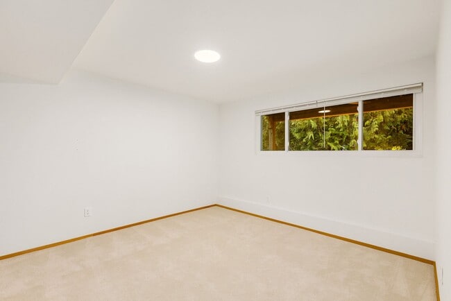 Building Photo - 14841 Densmore Ave N