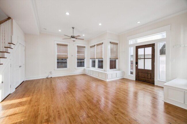 Building Photo - 1847 Cortlandt St