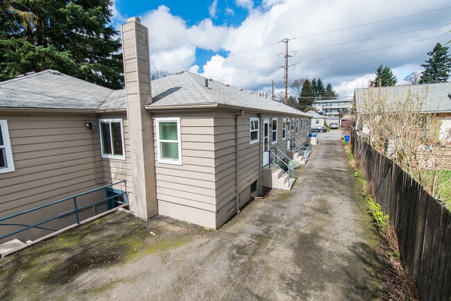 Building Photo - 3974 SE Gladstone St