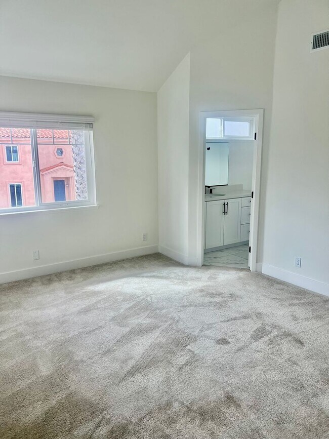 Building Photo - 202 18th St