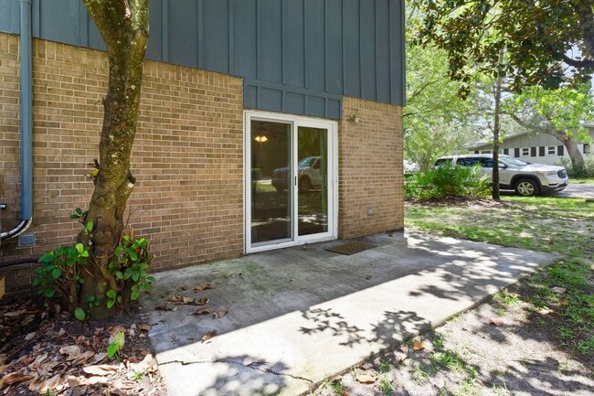 Building Photo - 1801 Valparaiso Blvd