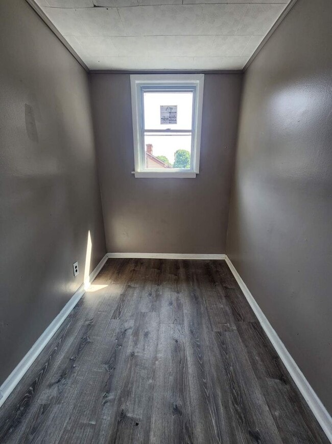 Building Photo - Two Bedroom Single Family Home!
