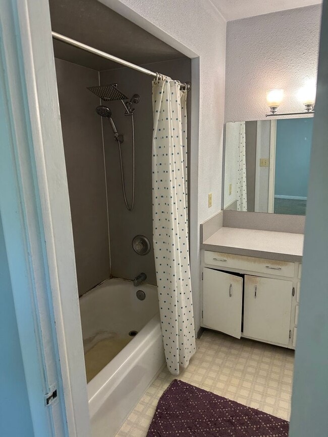 Building Photo - Two-Bedroom in North End
