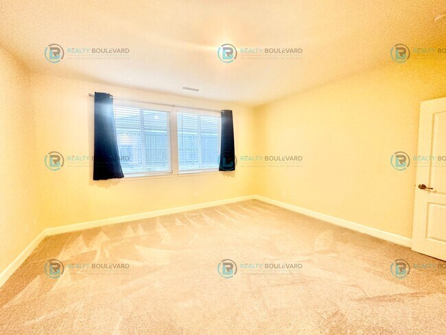 Building Photo - 2098 Bishop Pine St