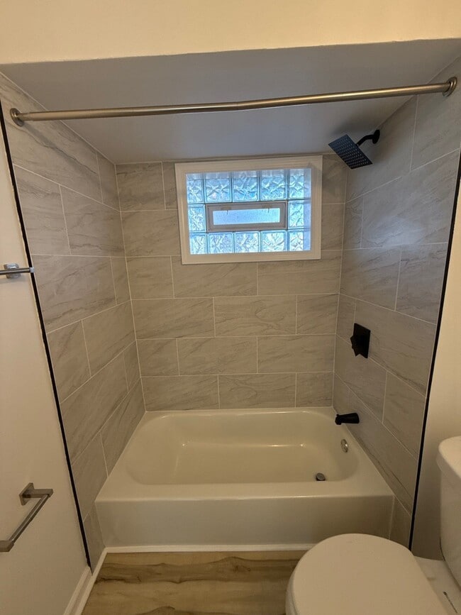 Building Photo - Kirkup Ave