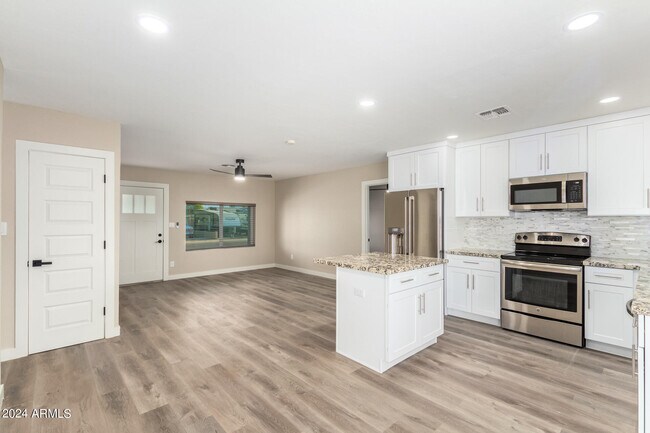 Building Photo - 1602 W Rockwood Dr